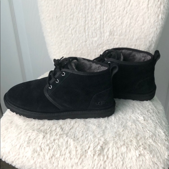 UGGS - Picture 2 of 3